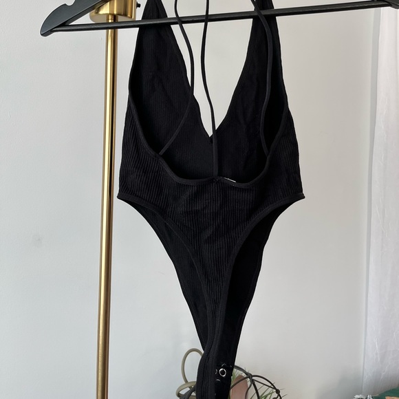 One piece from online I don’t remember where 😩 wore it once no stains - Picture 2 of 4